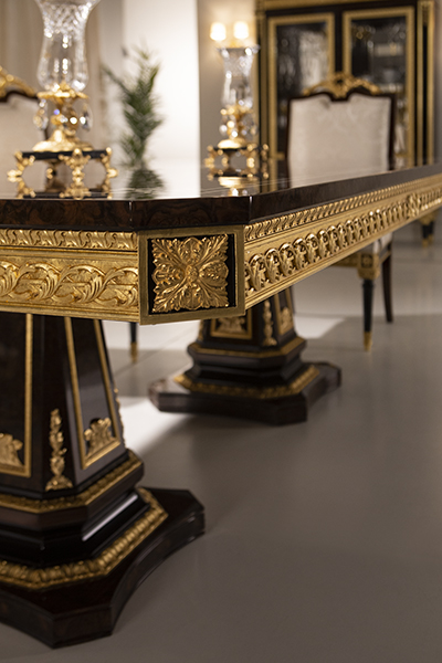 DINING TABLE TRIANON